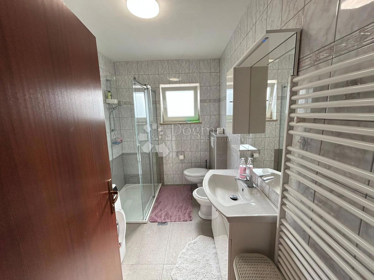 Hiša Veli vrh, Pula, 388m2