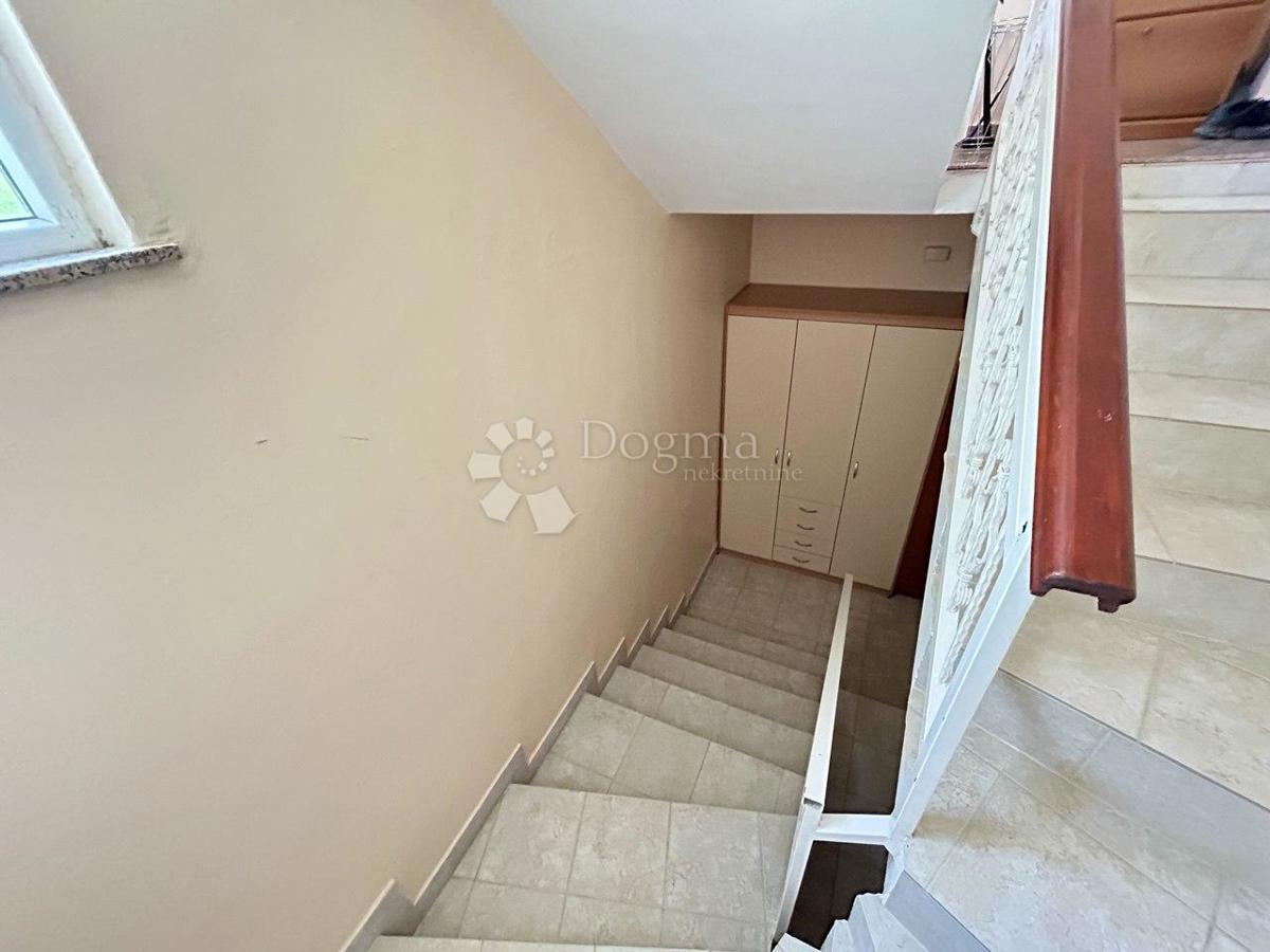 Hiša Veli vrh, Pula, 388m2