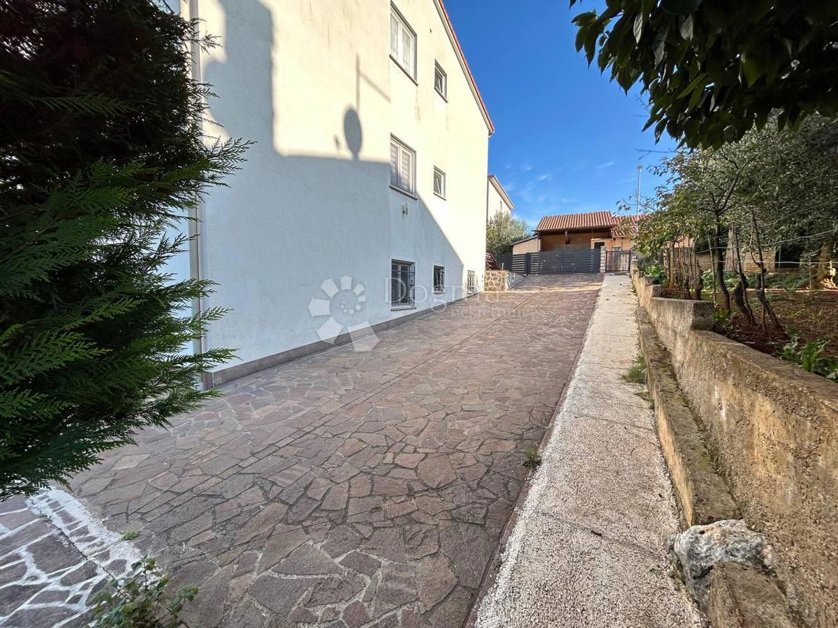 Hiša Veli vrh, Pula, 388m2