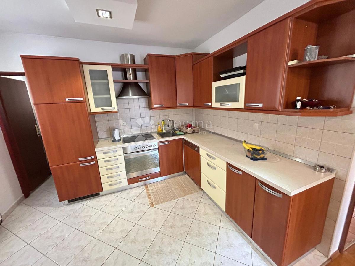 Hiša Veli vrh, Pula, 388m2