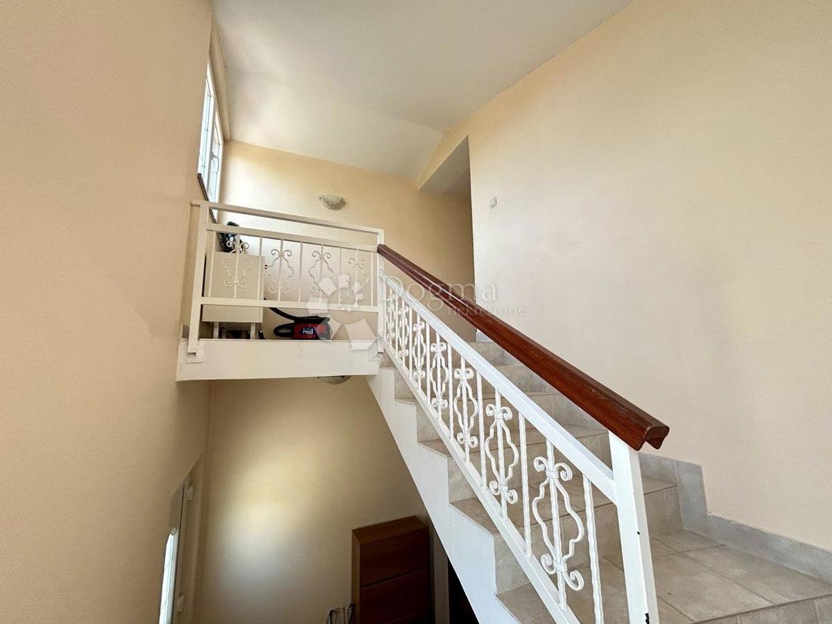 Hiša Veli vrh, Pula, 388m2