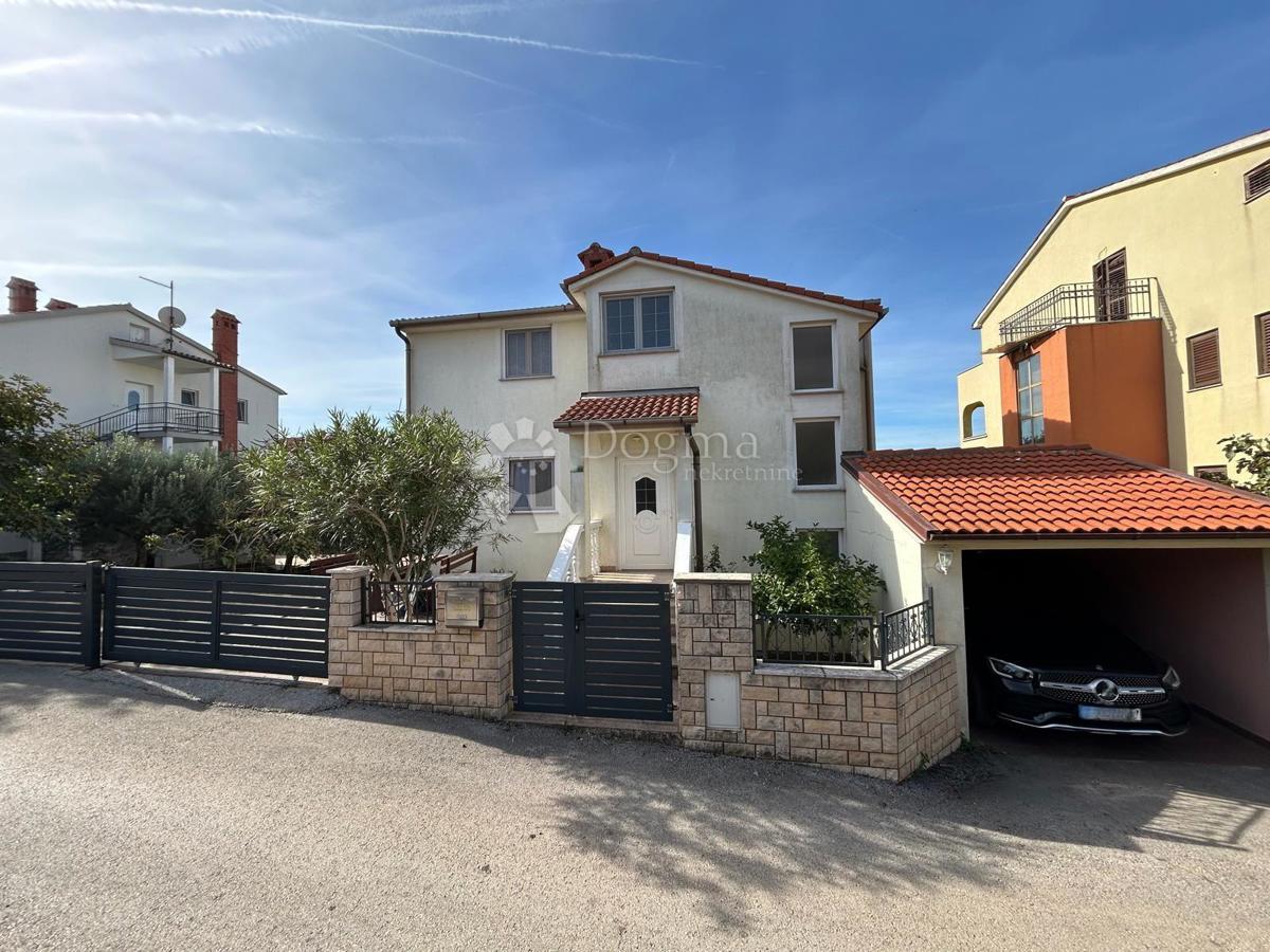 Hiša Veli vrh, Pula, 388m2