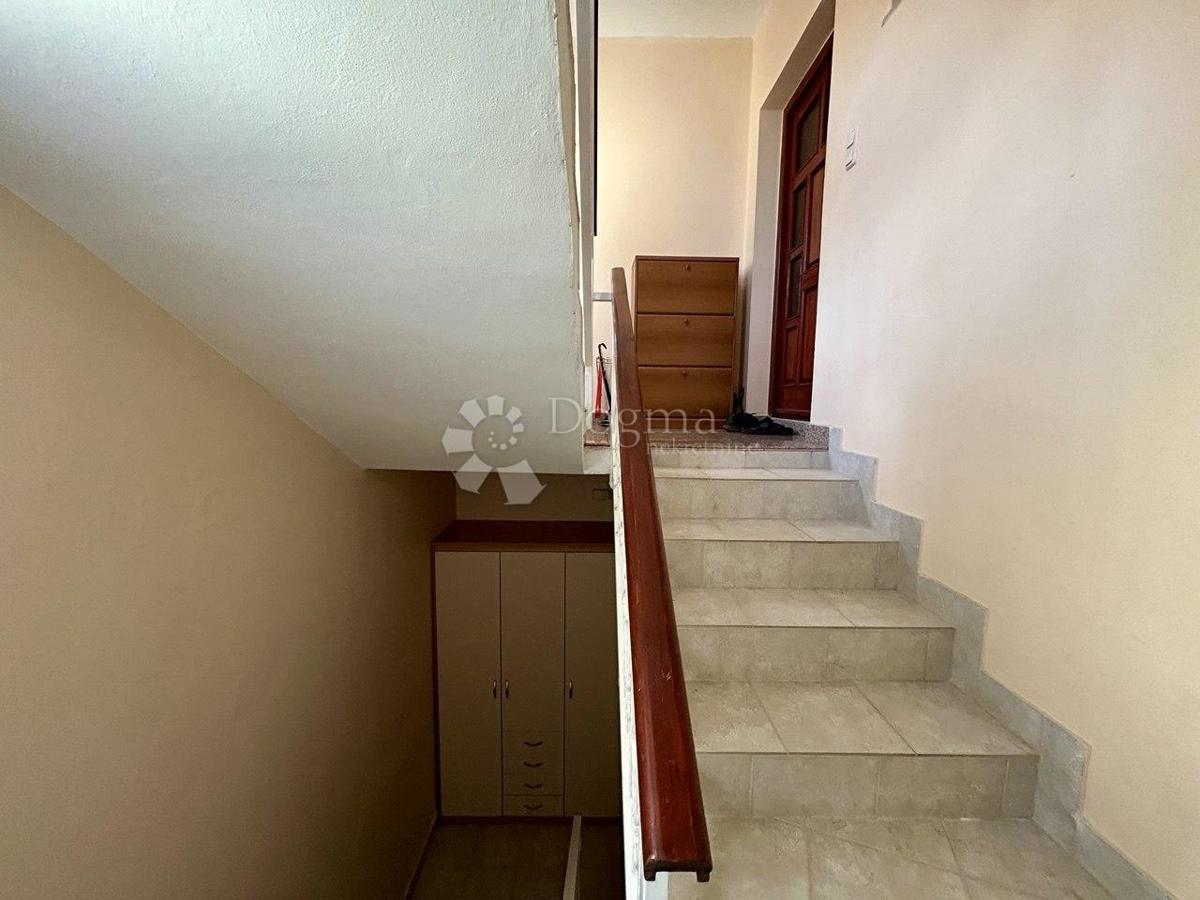 Hiša Veli vrh, Pula, 388m2