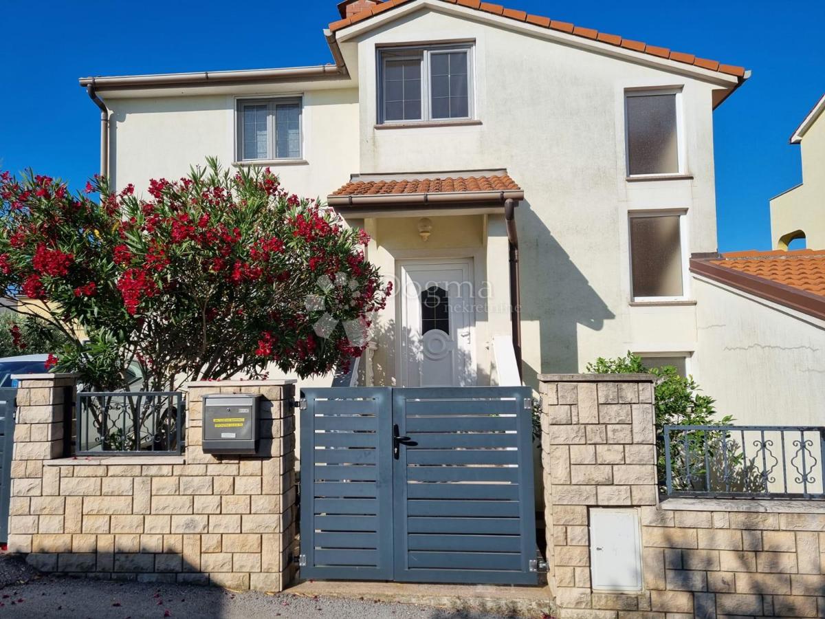 Hiša Veli vrh, Pula, 388m2