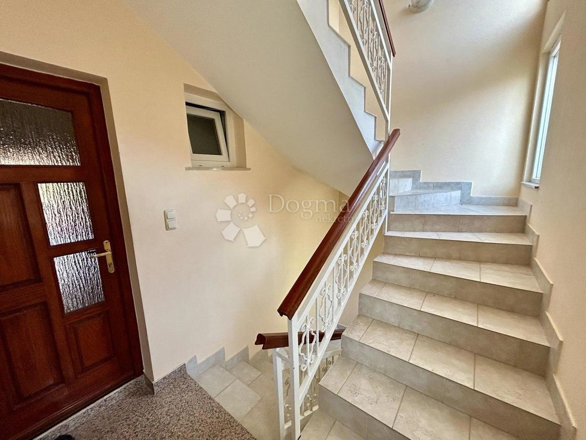 Hiša Veli vrh, Pula, 388m2