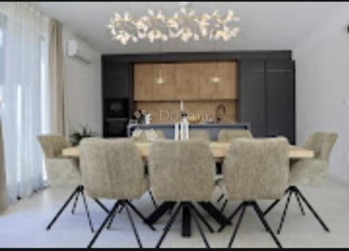 Hiša Rogač, Šolta, 236m2