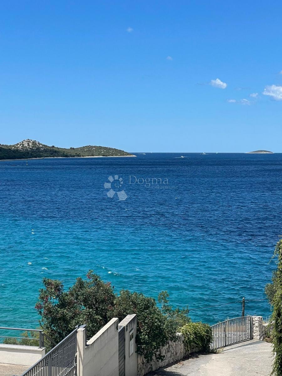 Hiša Ražanj, Rogoznica, 246,67m2