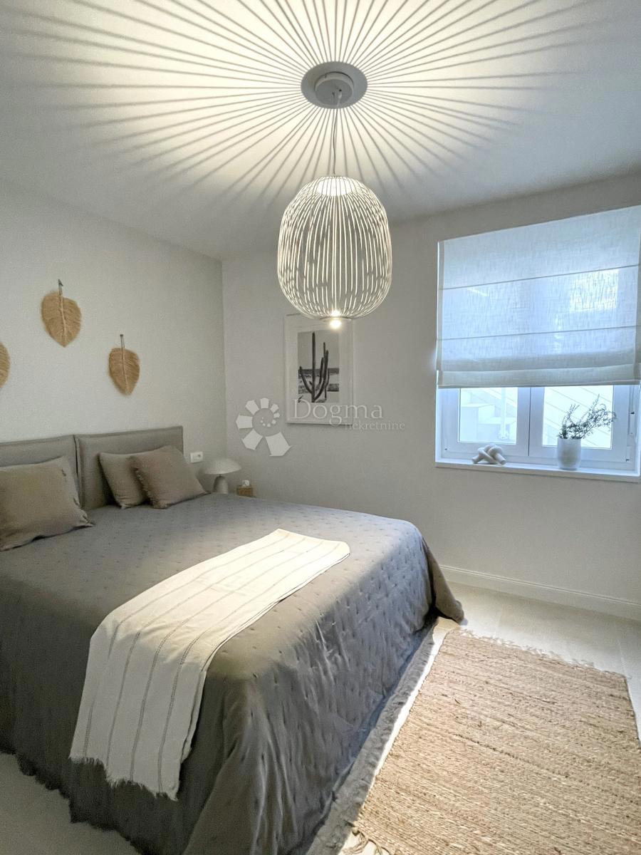 Hiša Ražanj, Rogoznica, 246,67m2