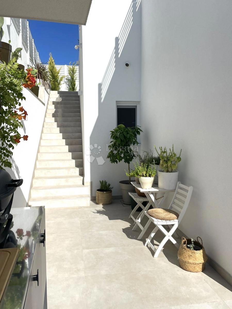 Hiša Ražanj, Rogoznica, 246,67m2