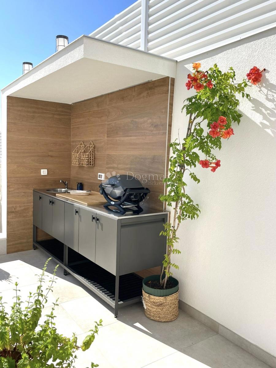 Hiša Ražanj, Rogoznica, 246,67m2