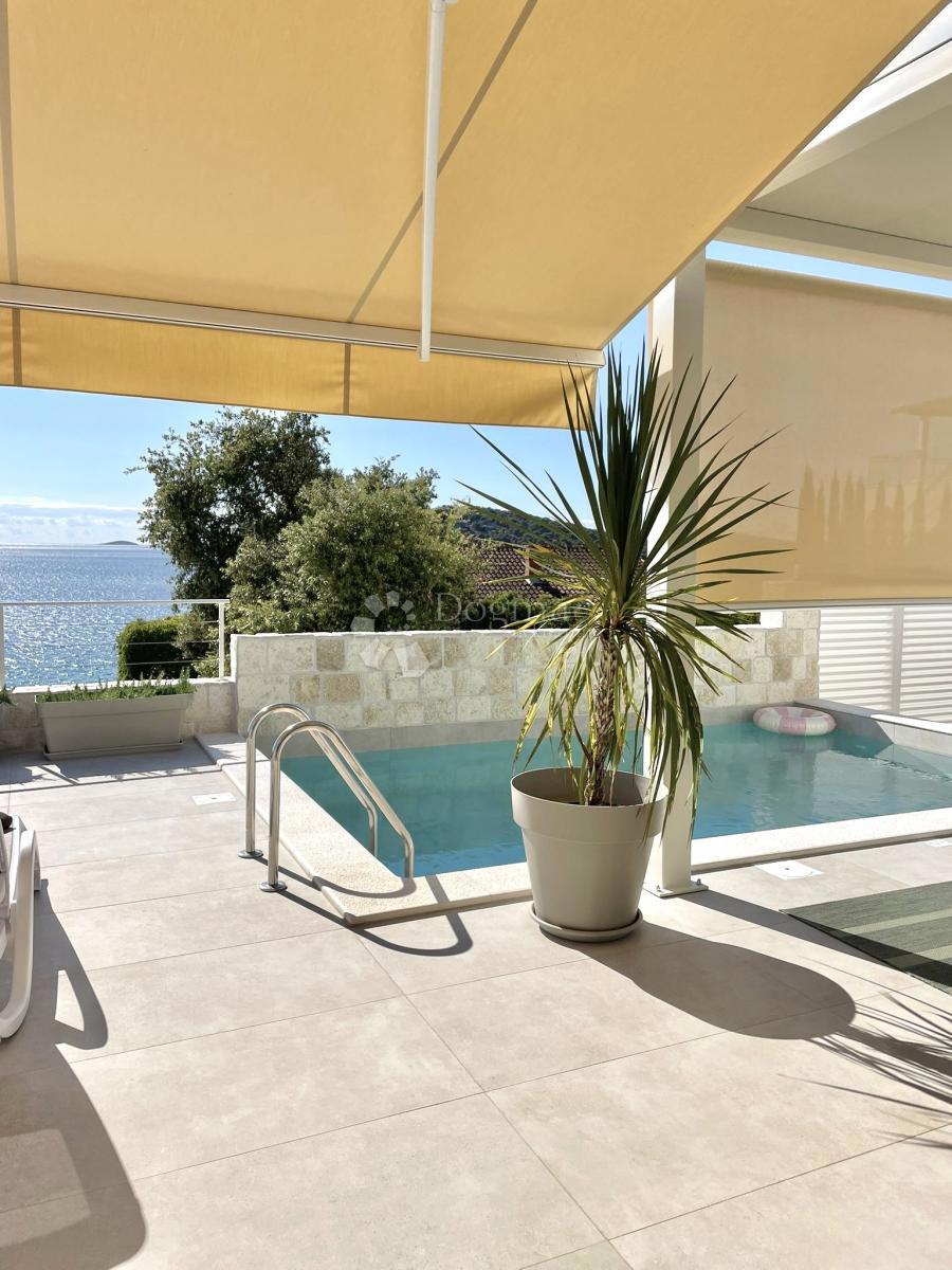 Hiša Ražanj, Rogoznica, 246,67m2