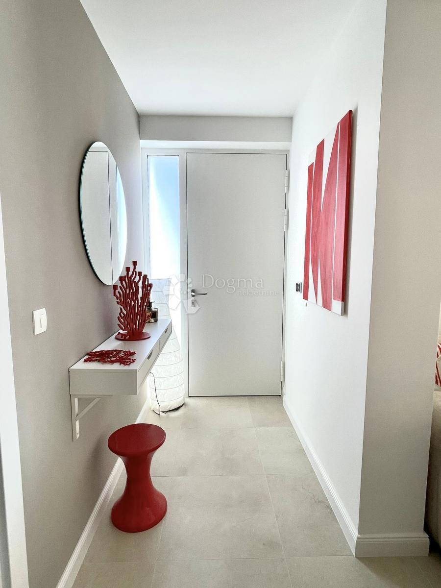 Hiša Ražanj, Rogoznica, 246,67m2