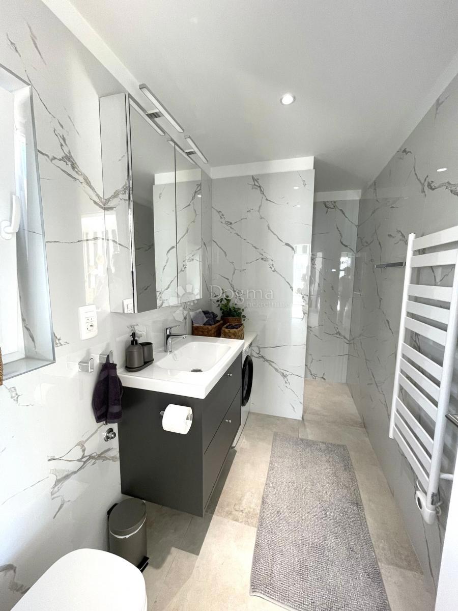 Hiša Ražanj, Rogoznica, 246,67m2