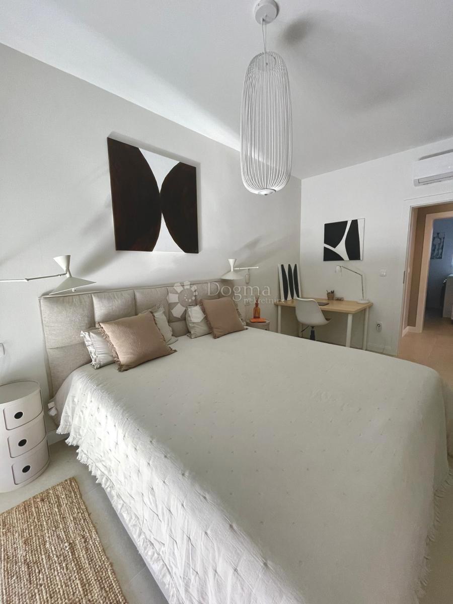 Hiša Ražanj, Rogoznica, 246,67m2