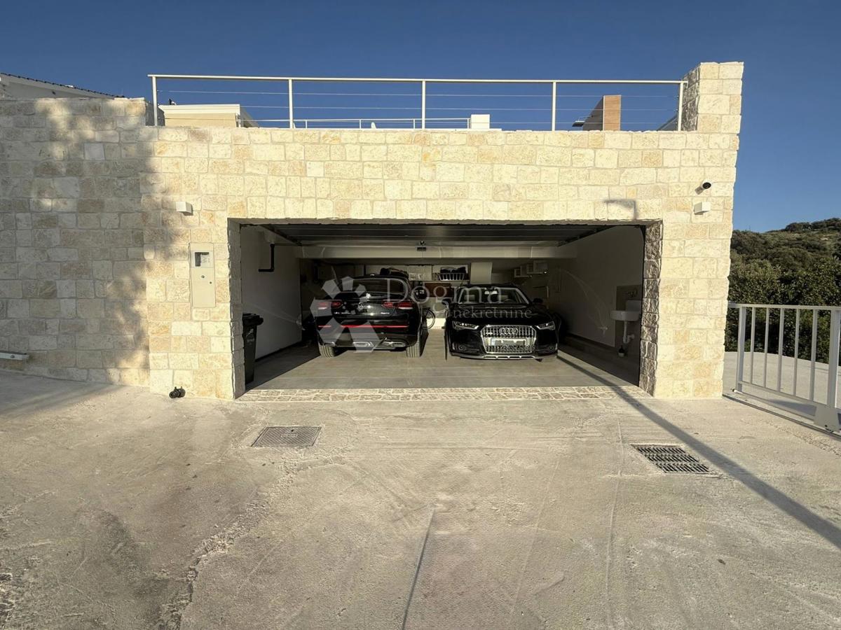 Hiša Ražanj, Rogoznica, 246,67m2