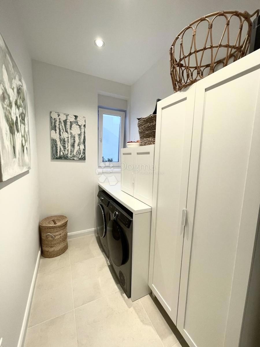 Hiša Ražanj, Rogoznica, 246,67m2