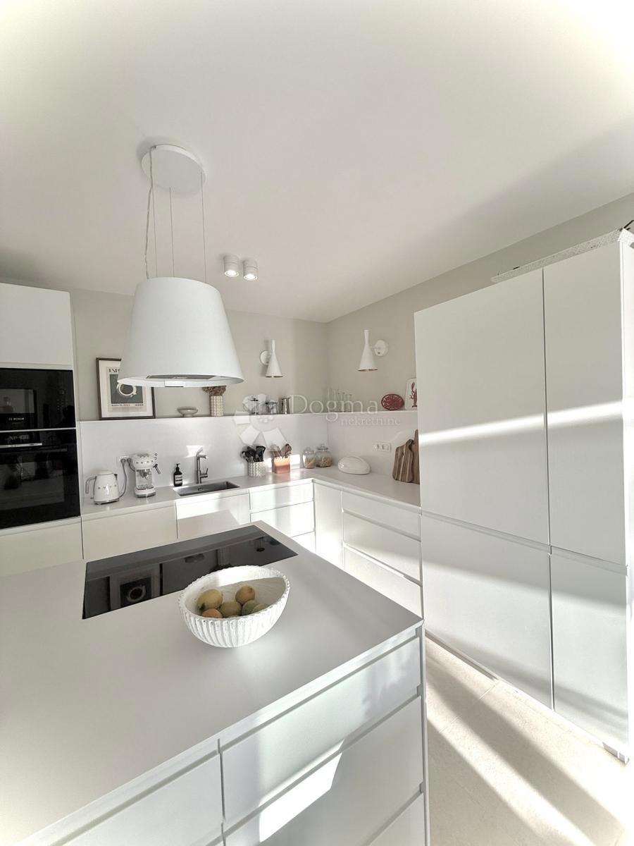 Hiša Ražanj, Rogoznica, 246,67m2