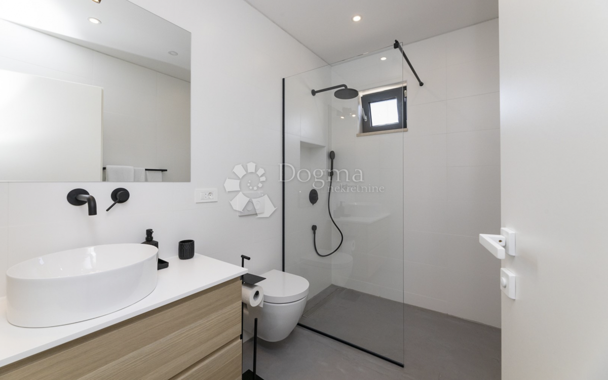 Hiša Supetar, 240m2