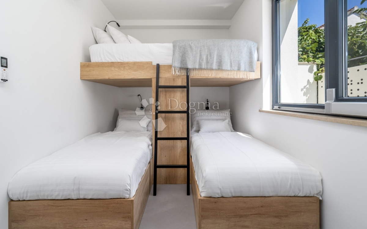 Hiša Supetar, 240m2