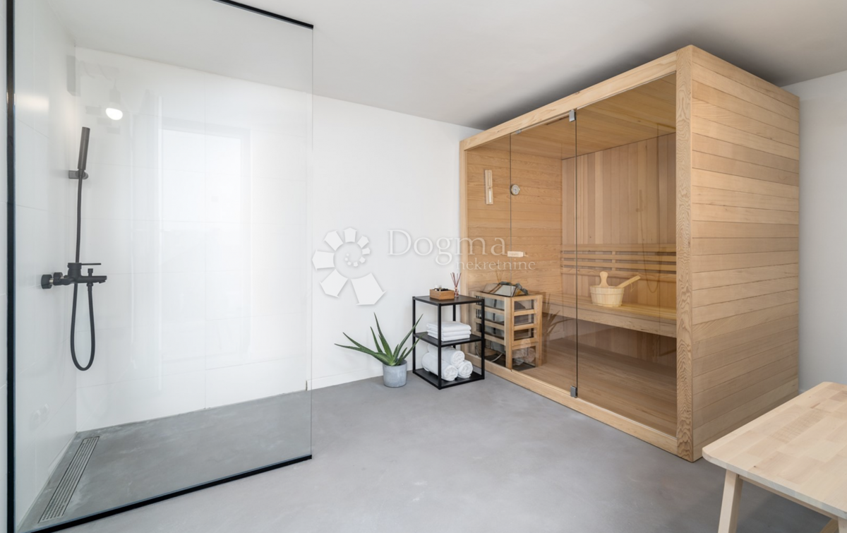 Hiša Supetar, 240m2