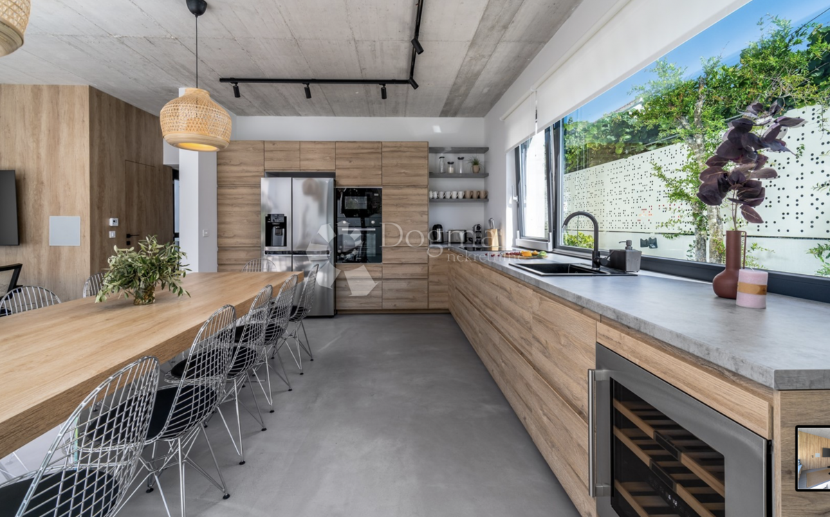 Hiša Supetar, 240m2