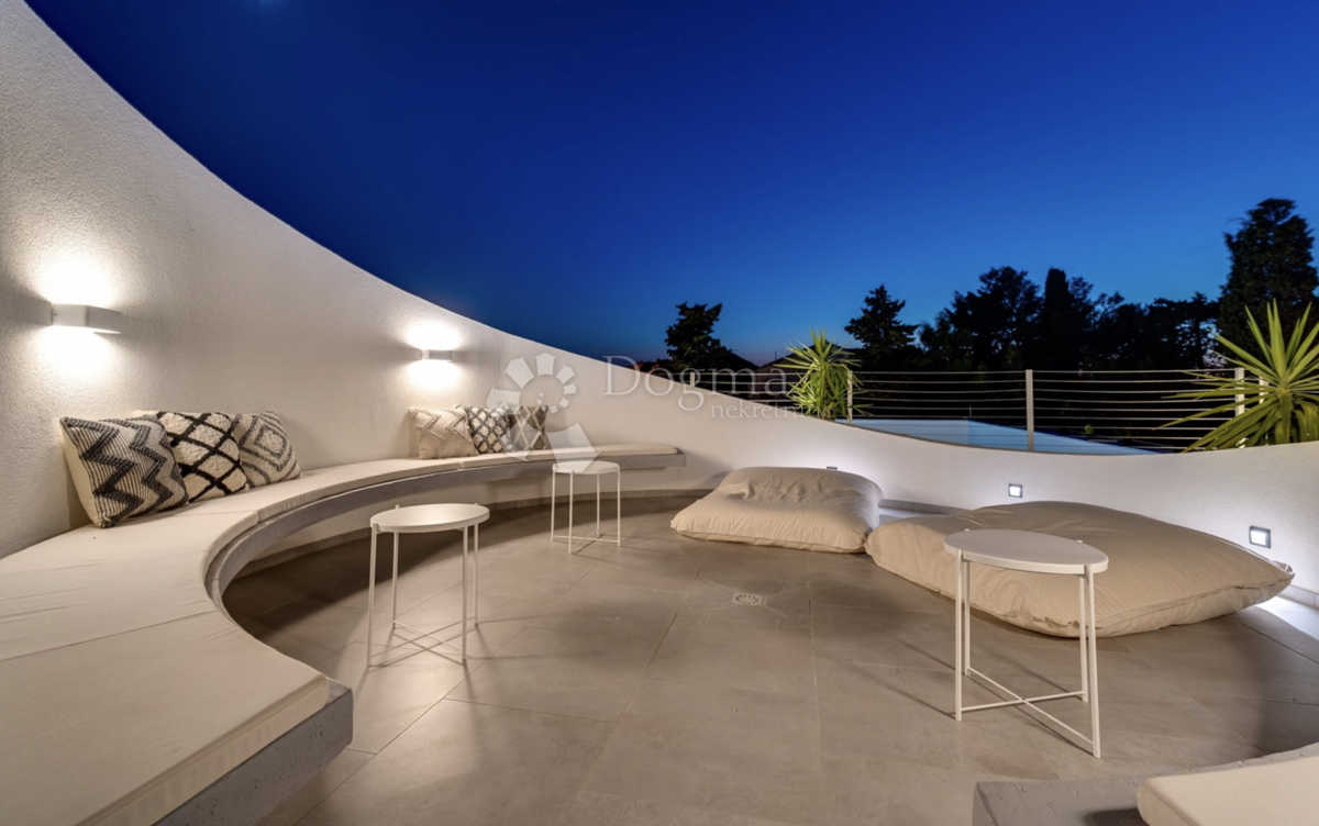 Hiša Supetar, 240m2