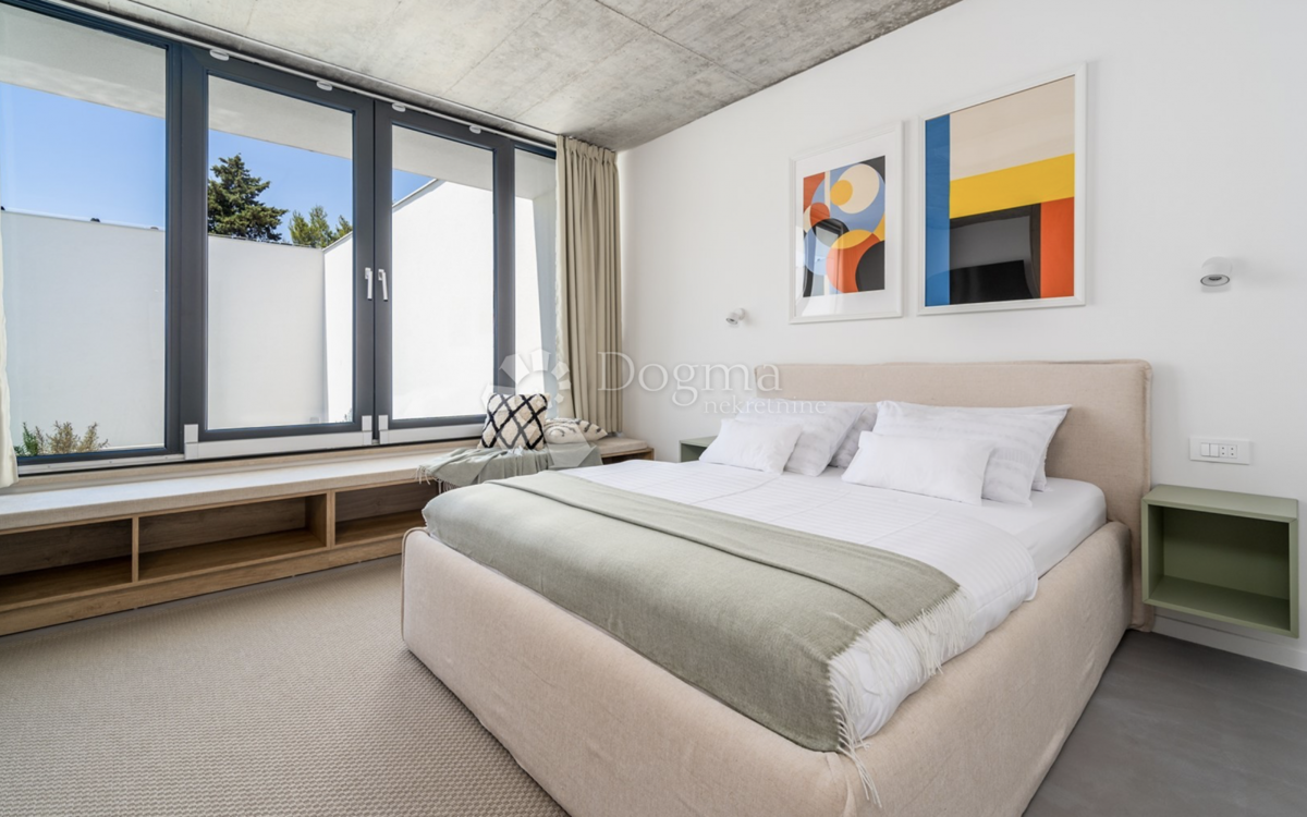 Hiša Supetar, 240m2