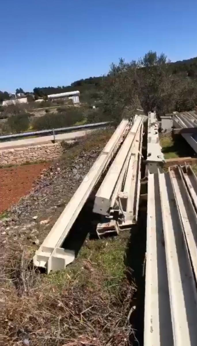 Zazidljivo zemljišče Jelsa, 1.900m2