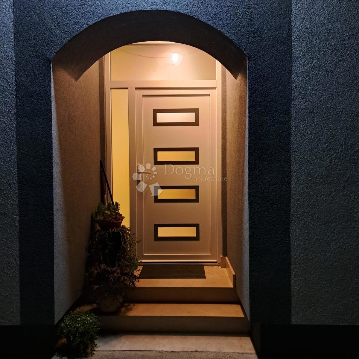 Hiša Tenja, Osijek - Okolica, 162m2