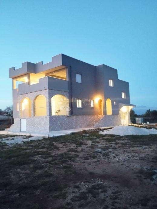 Hiša Donje Biljane, Benkovac, 350m2