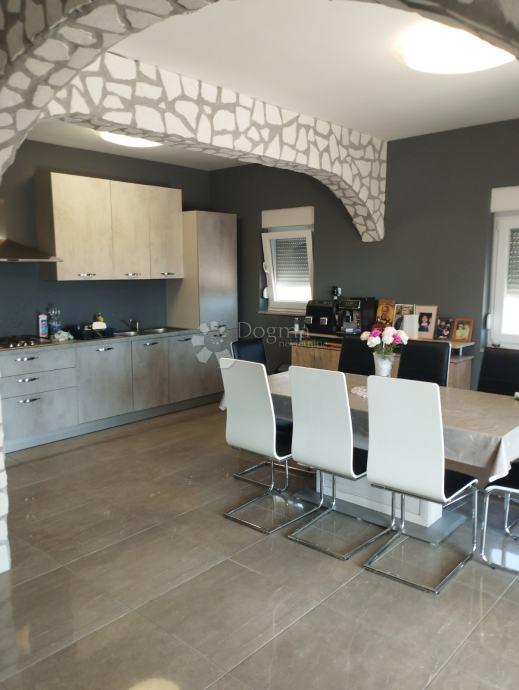 Hiša Donje Biljane, Benkovac, 350m2