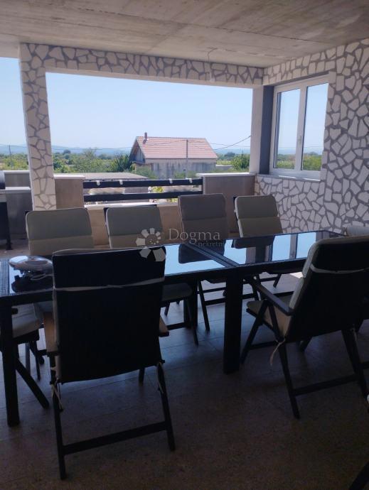 Hiša Donje Biljane, Benkovac, 350m2