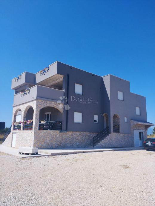 Hiša Donje Biljane, Benkovac, 350m2