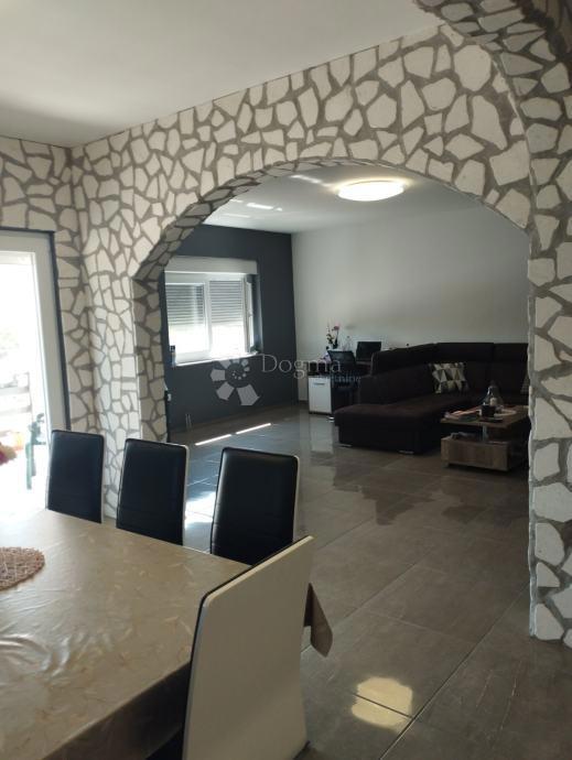 Hiša Donje Biljane, Benkovac, 350m2