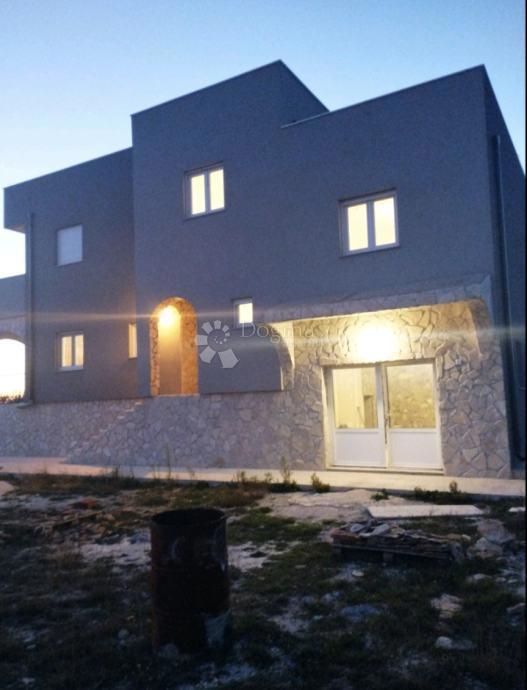 Hiša Donje Biljane, Benkovac, 350m2