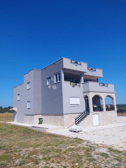 Hiša Donje Biljane, Benkovac, 350m2