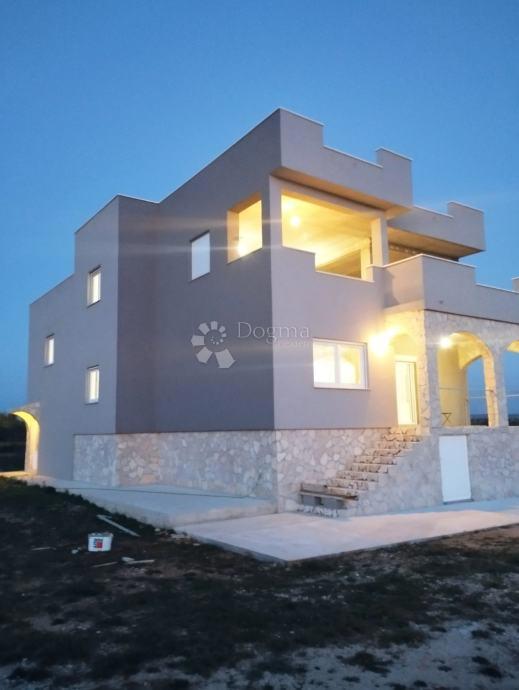 Hiša Donje Biljane, Benkovac, 350m2