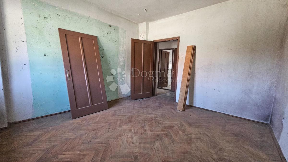 Hiša Vrbovsko, 180m2