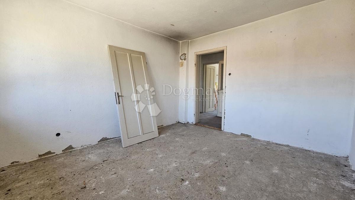 Hiša Vrbovsko, 180m2