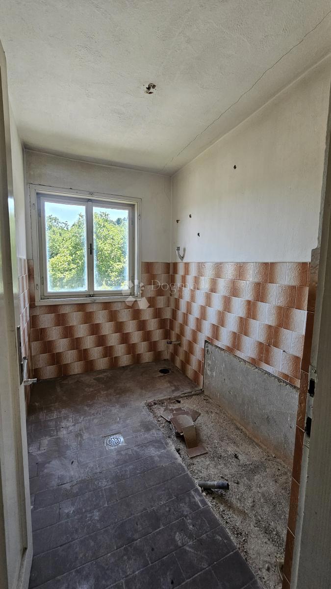 Hiša Vrbovsko, 180m2