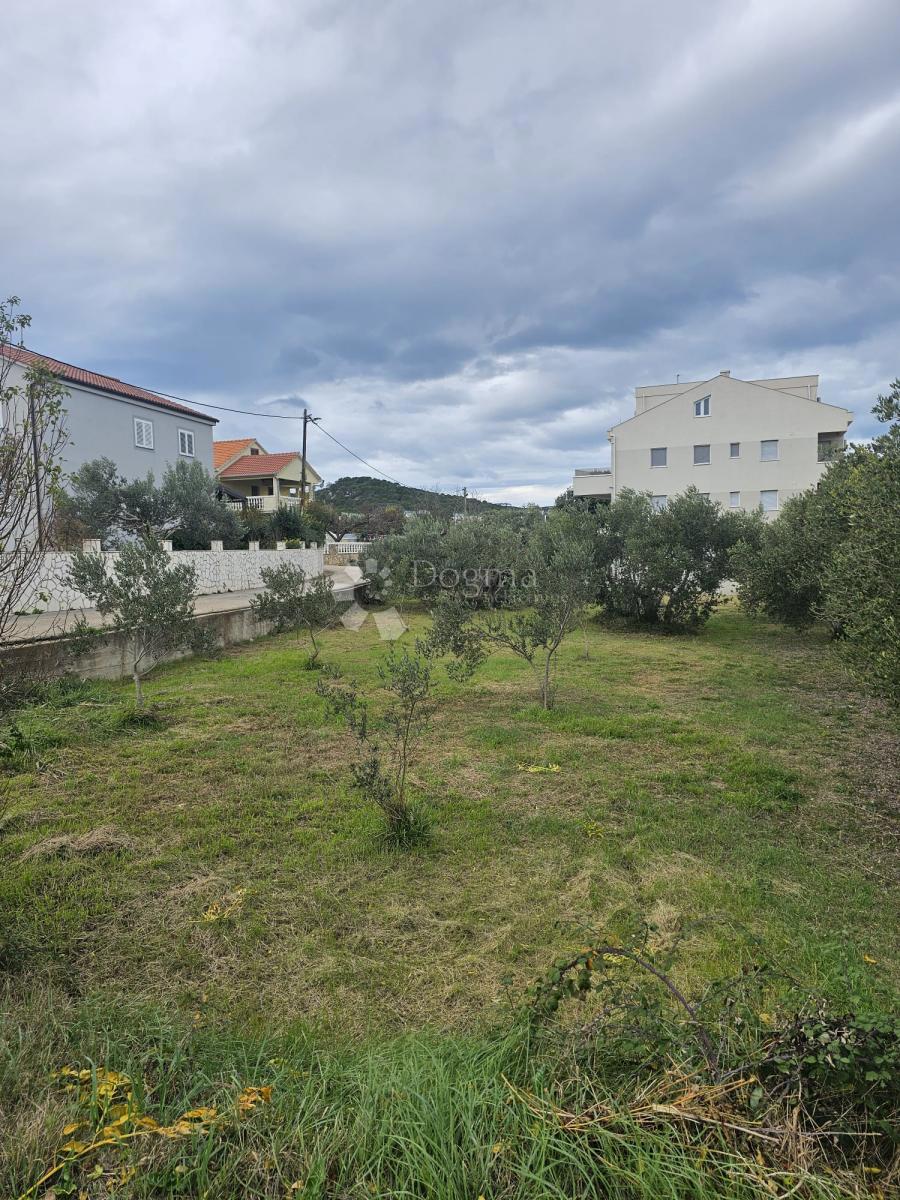 Gradbeno zemljišče Pašman 150m od morja