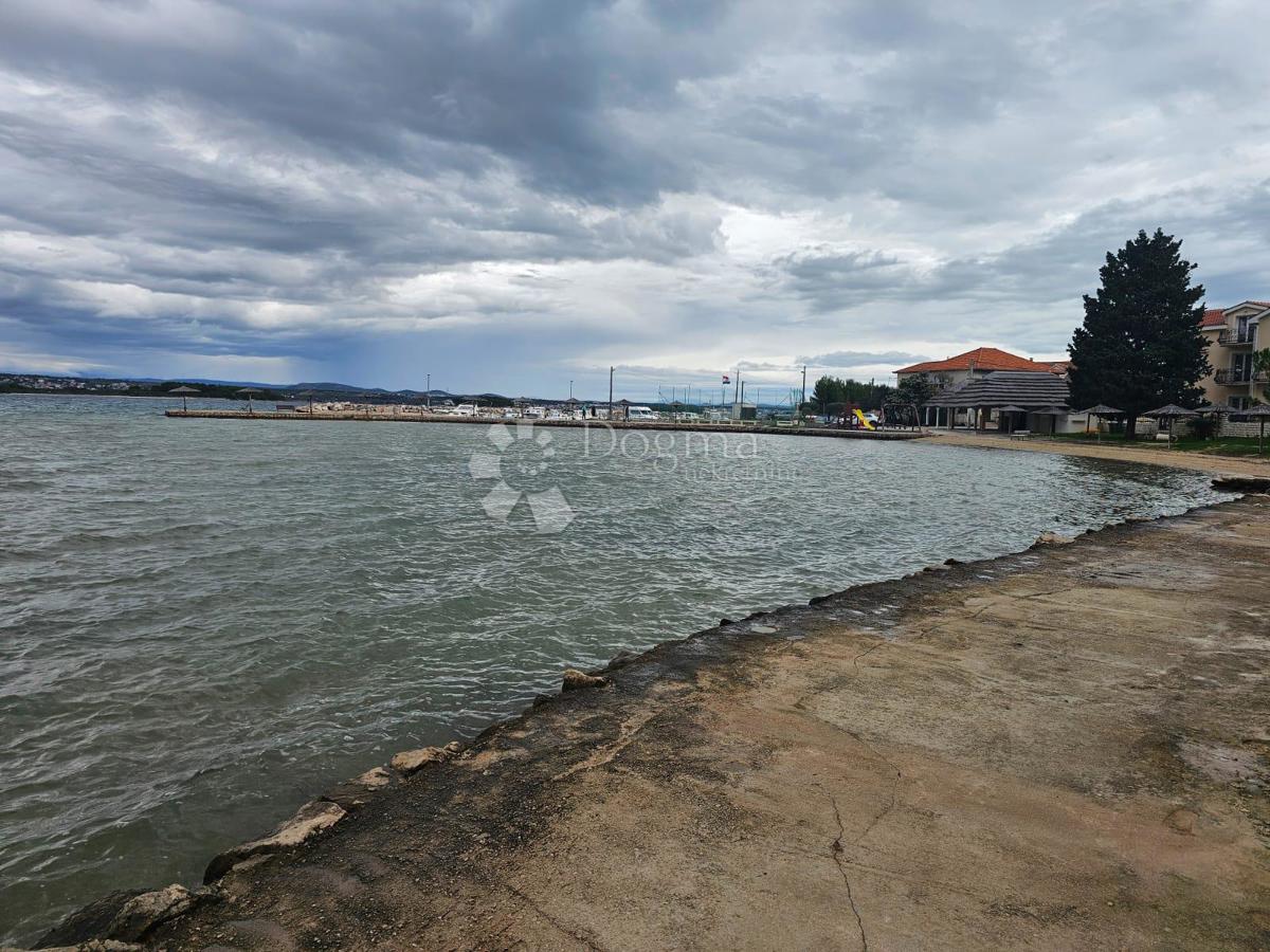 Gradbeno zemljišče Pašman 150m od morja