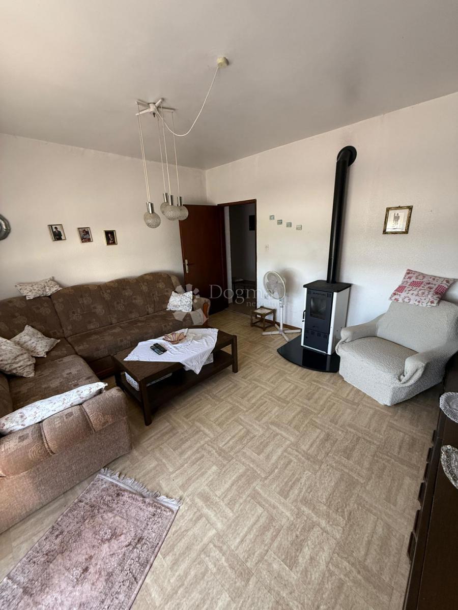 Hiša Lonjica, Vrbovec, 277m2