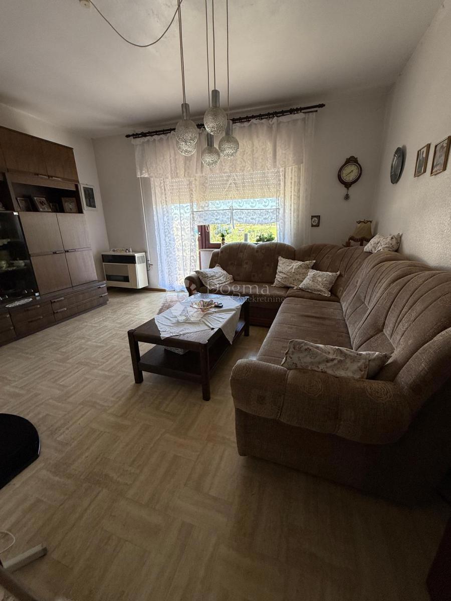 Hiša Lonjica, Vrbovec, 277m2