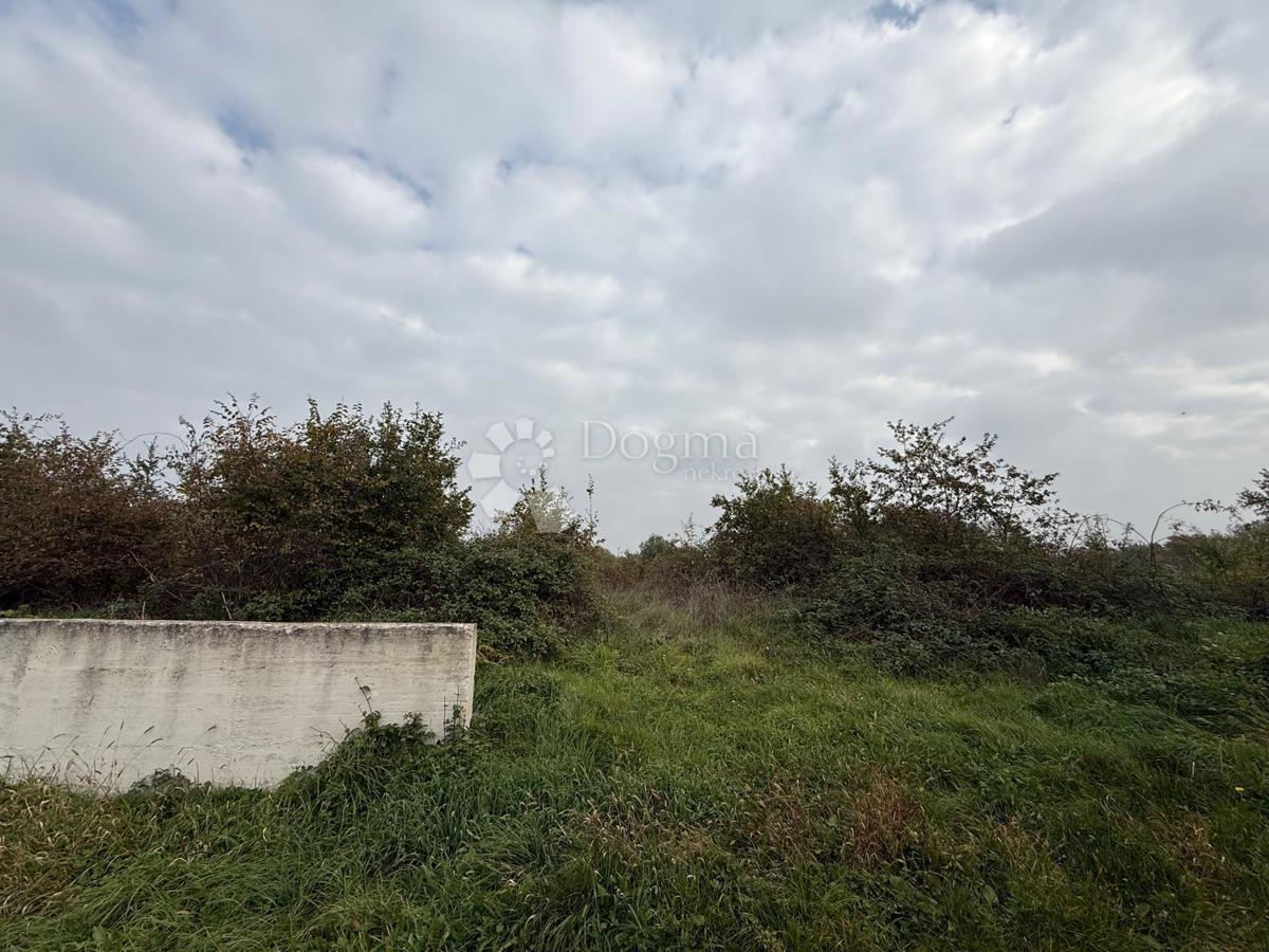 Gradbena parcela na mirni lokaciji