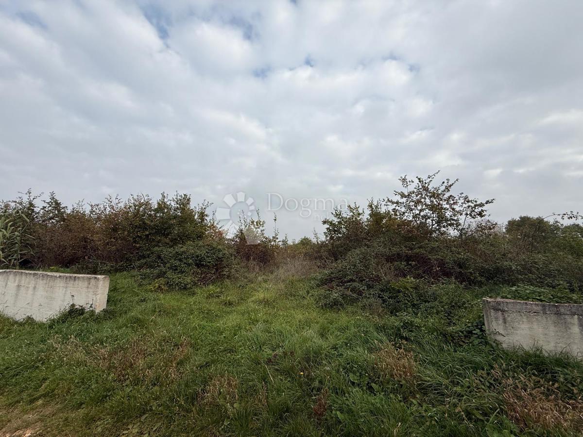 Gradbena parcela na mirni lokaciji