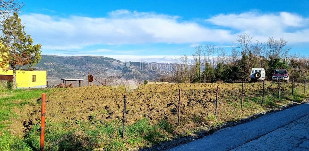 HIŠA Z ČUDOVITIM RAZGLEDOM NA MOTOVUN