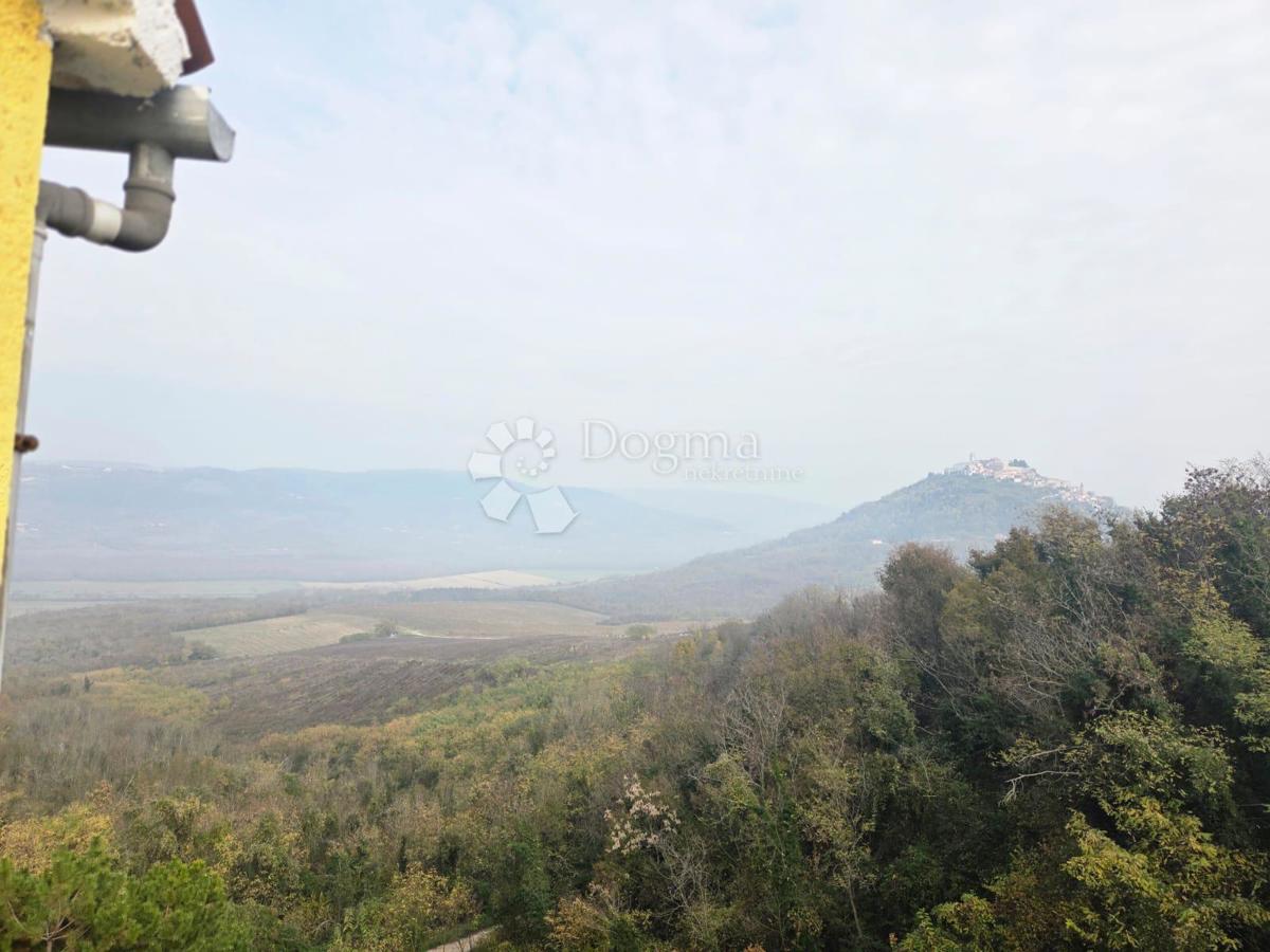 HIŠA Z ČUDOVITIM RAZGLEDOM NA MOTOVUN