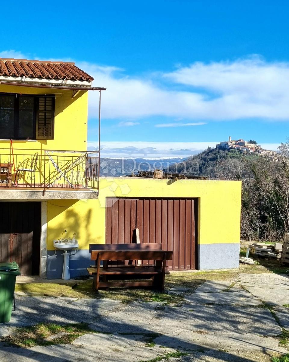 HIŠA Z ČUDOVITIM RAZGLEDOM NA MOTOVUN