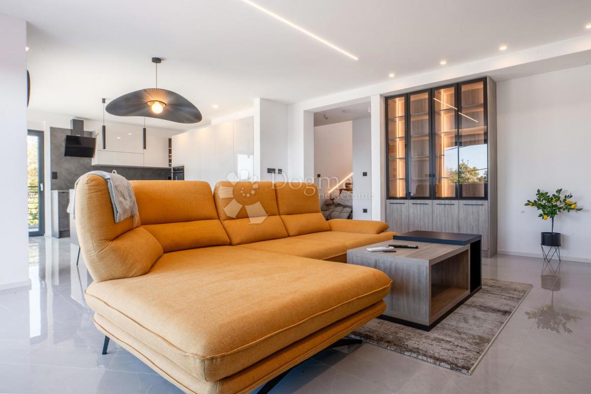 Stanovanje Kostrena Sveta Lucija, Kostrena, 252m2